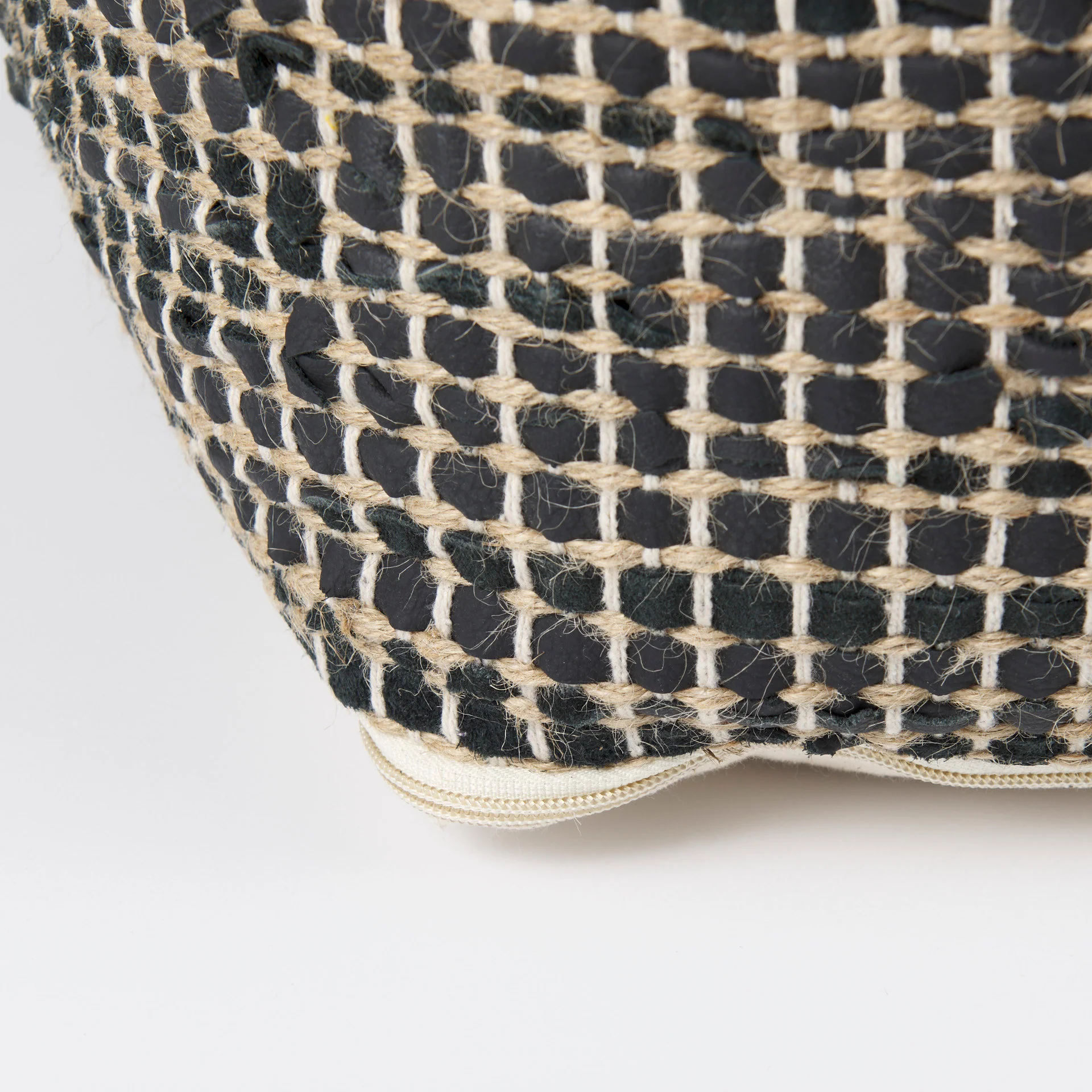Aalia Pouf - Image 18