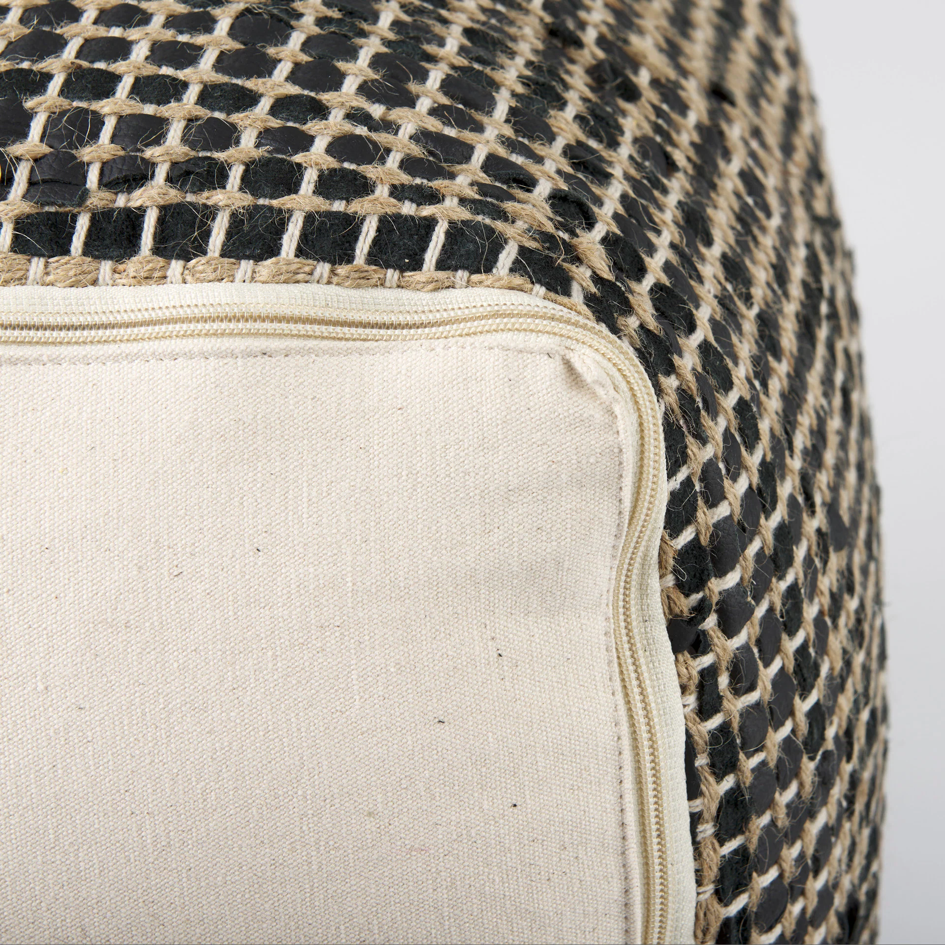 Aalia Pouf - Image 19