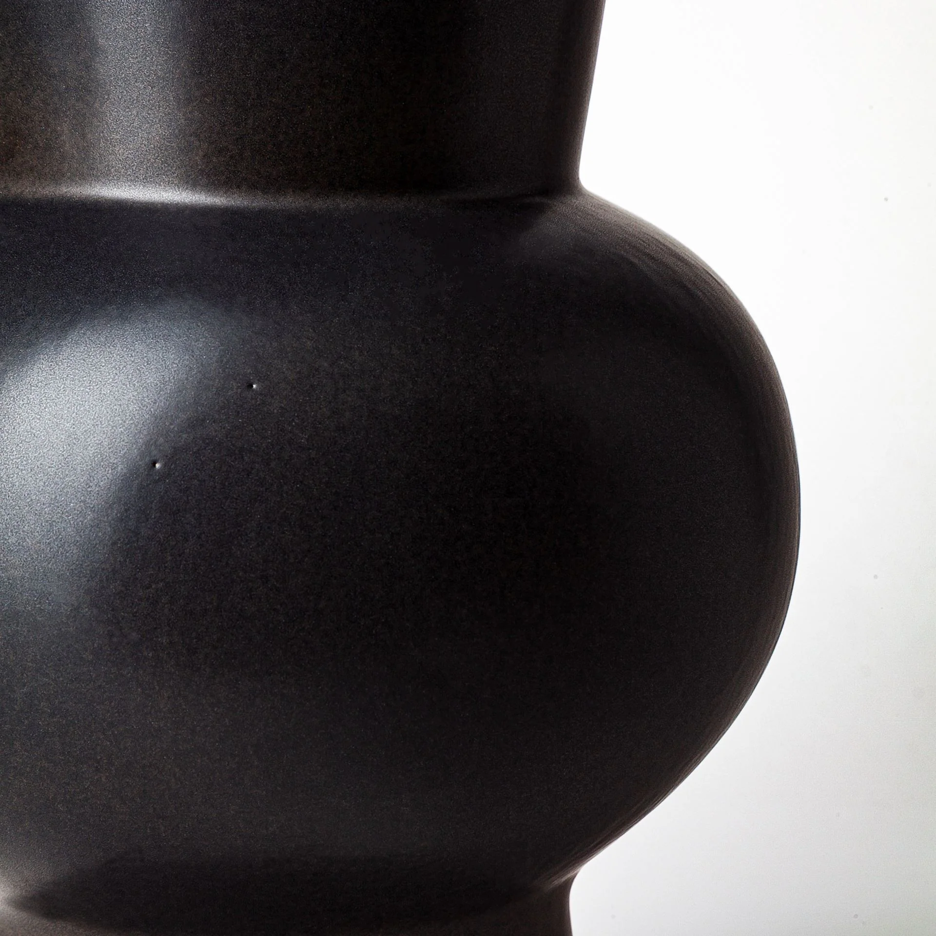 Laforge Black Vase - Image 18