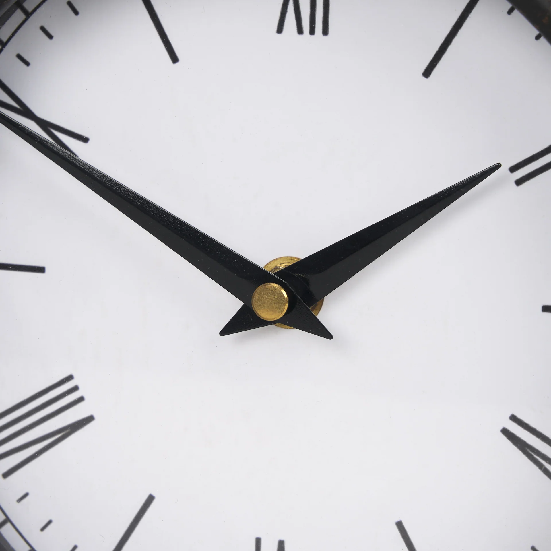 Raisa Table Clock - Image 9