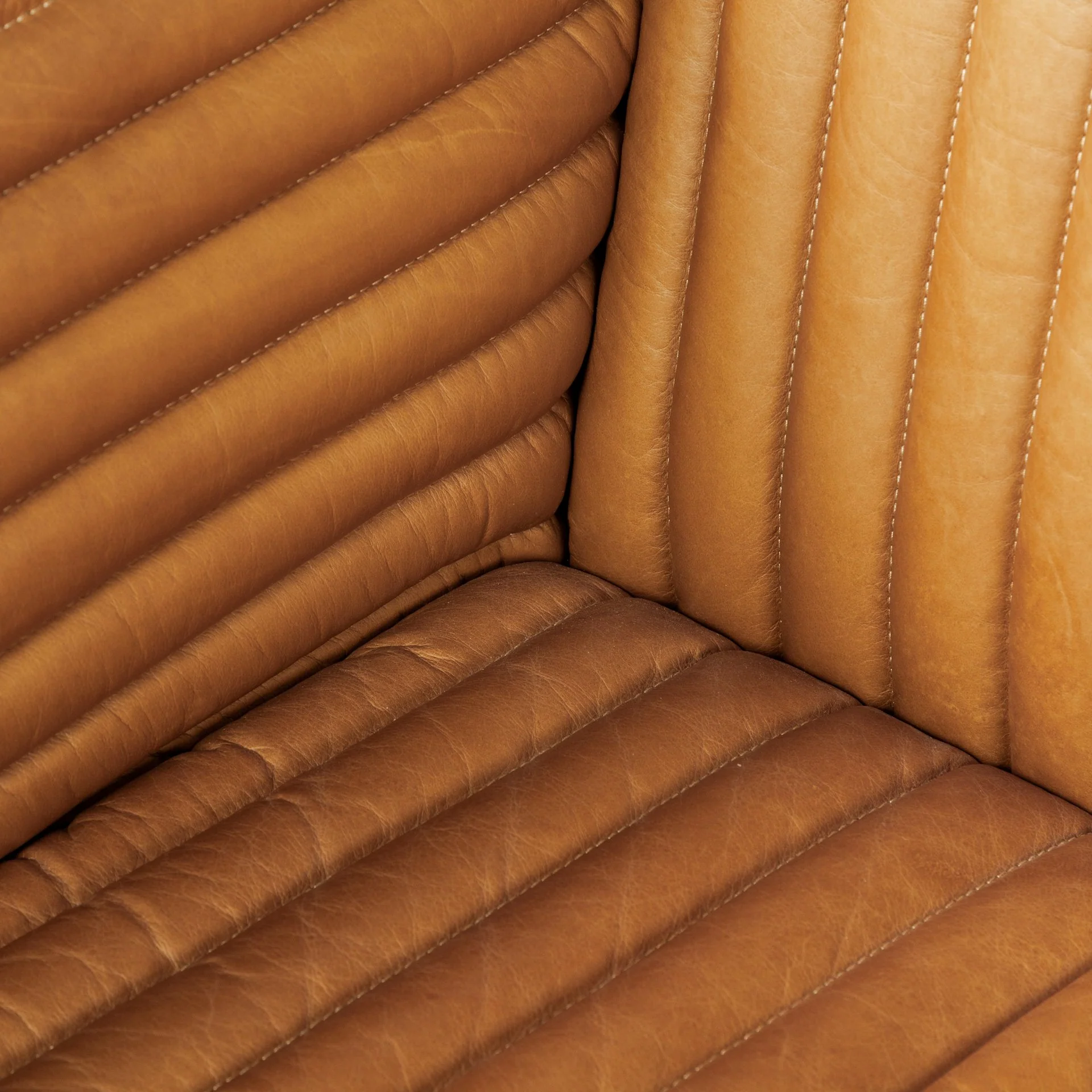 Ricciardo Leather Sofa - Image 9