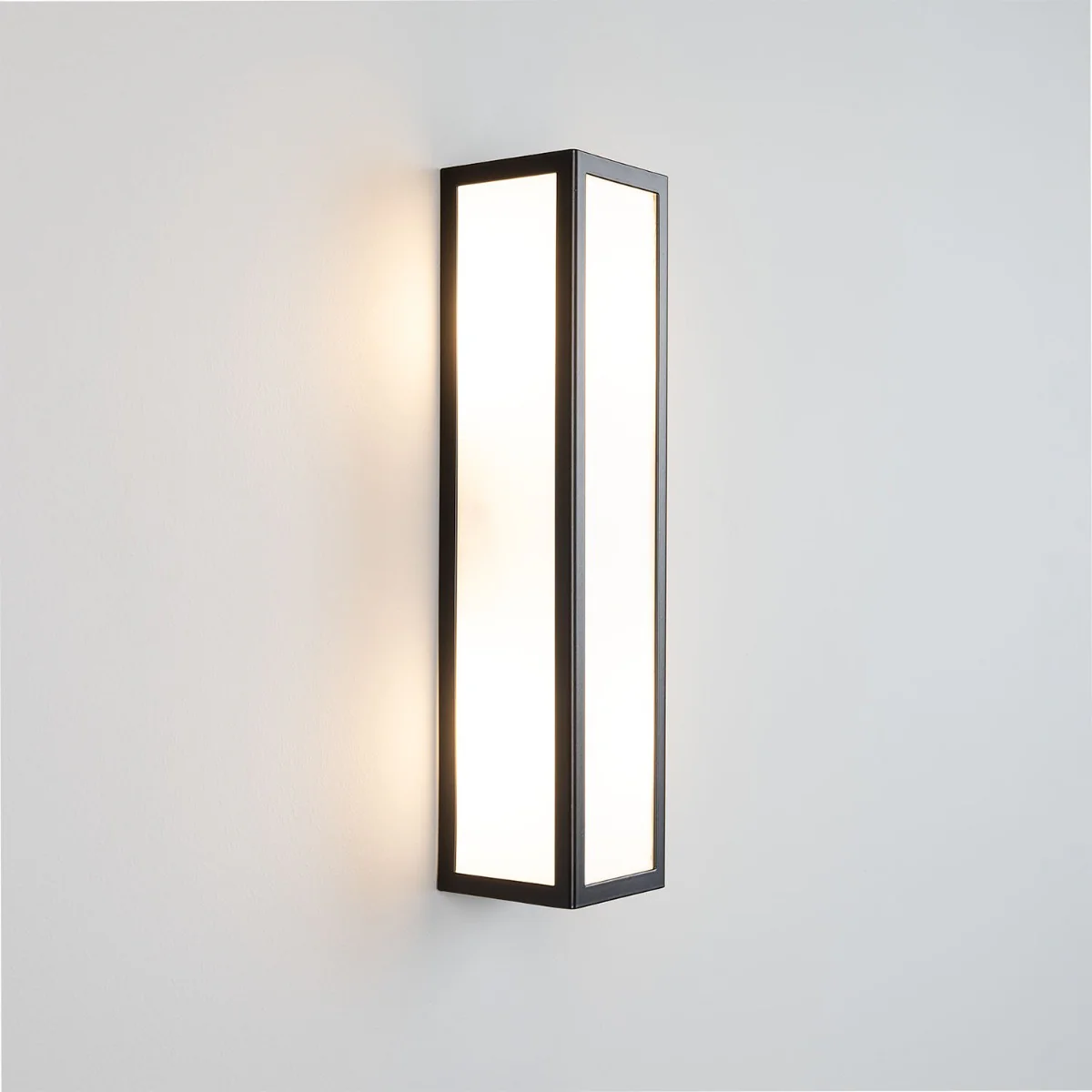 Bata IP65 Wall Light - Image 3